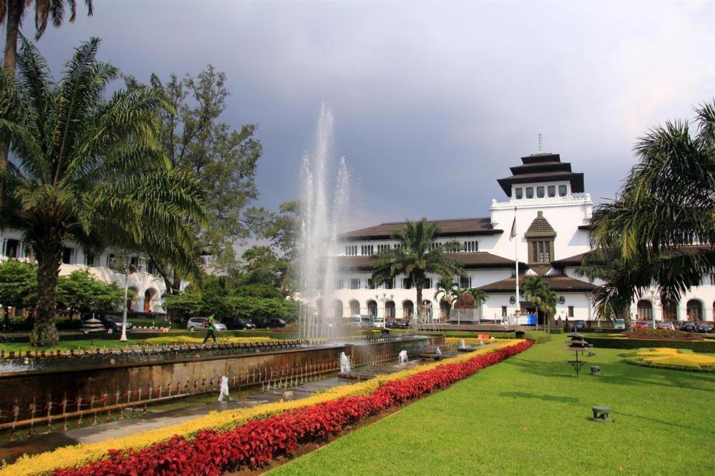 Paniisan Hotel Bandung Luaran gambar